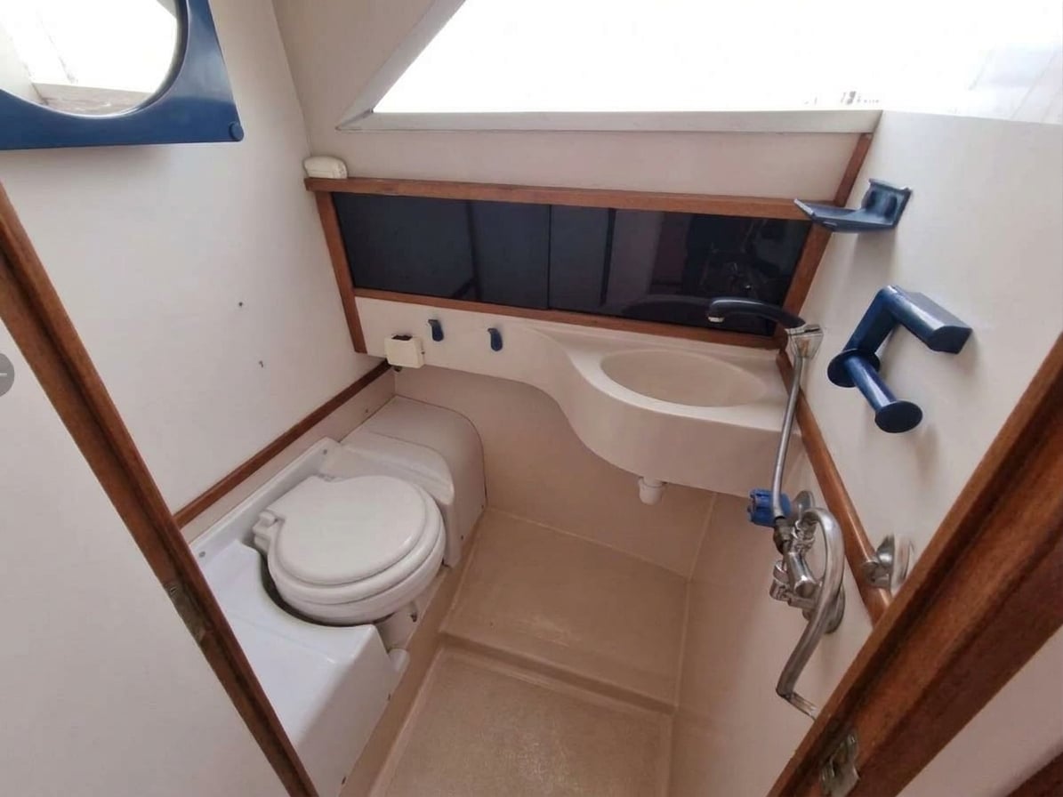 Toilet on board Marlow